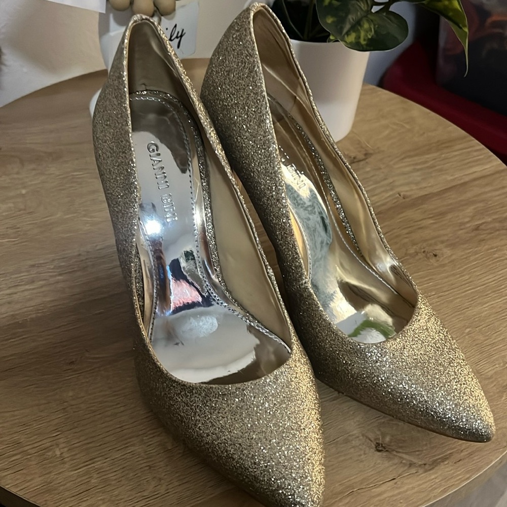 Gold heels 4”